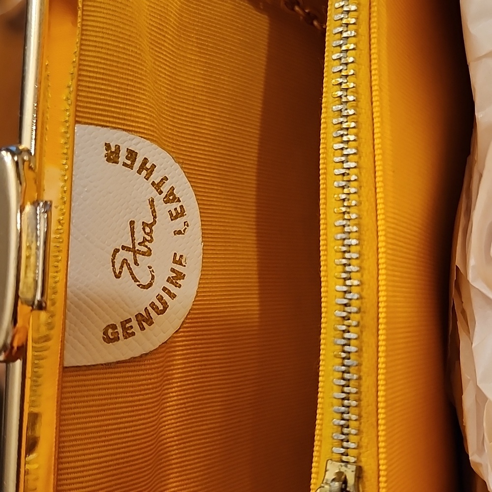 Vintage 60's Etra Leather Faux Reptile Beautiful Condition White Clutch, $45 - Picture 2 of 5